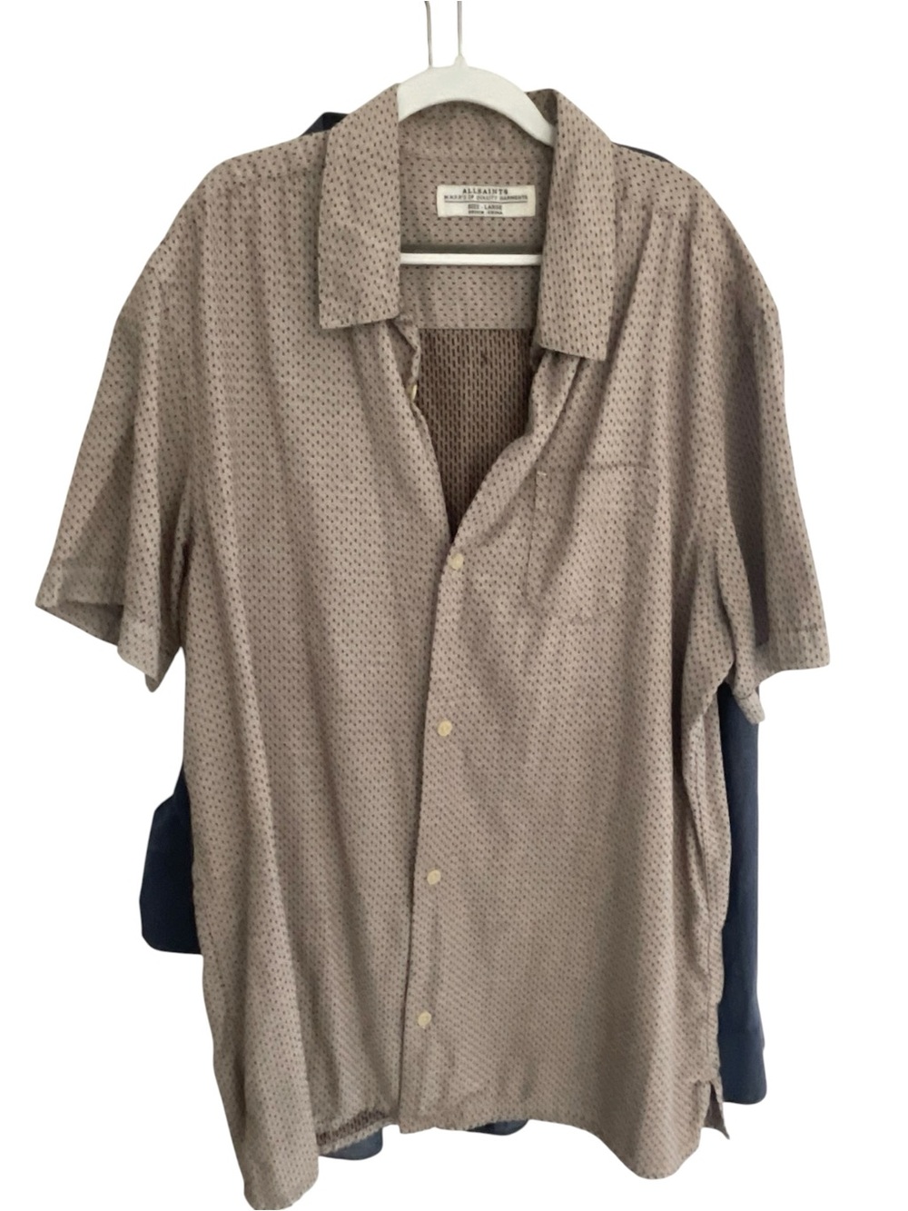 AllSaints Short-Sleeve Button-Down Shirt in Light Taupe with Micro Dot - Picture 3 of 3